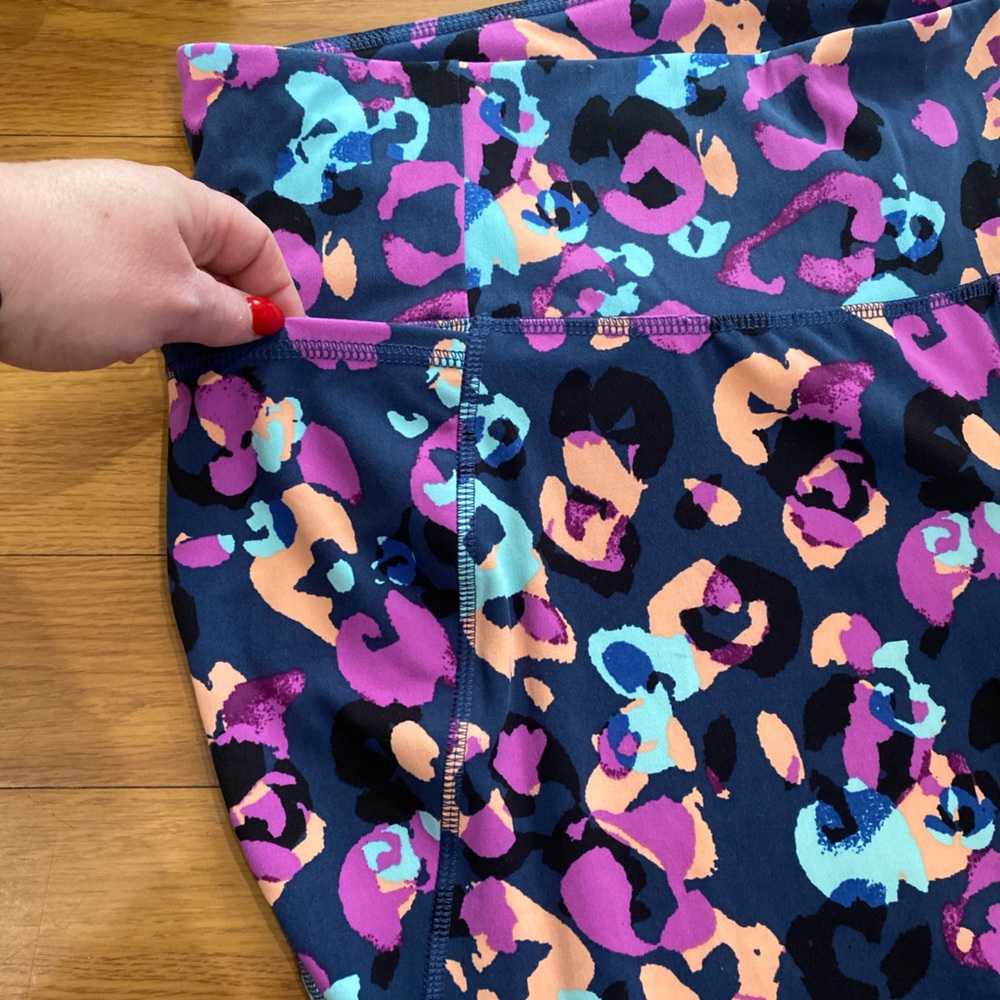 Livi Active leopard legging size 26/28 - Picture 3 of 5